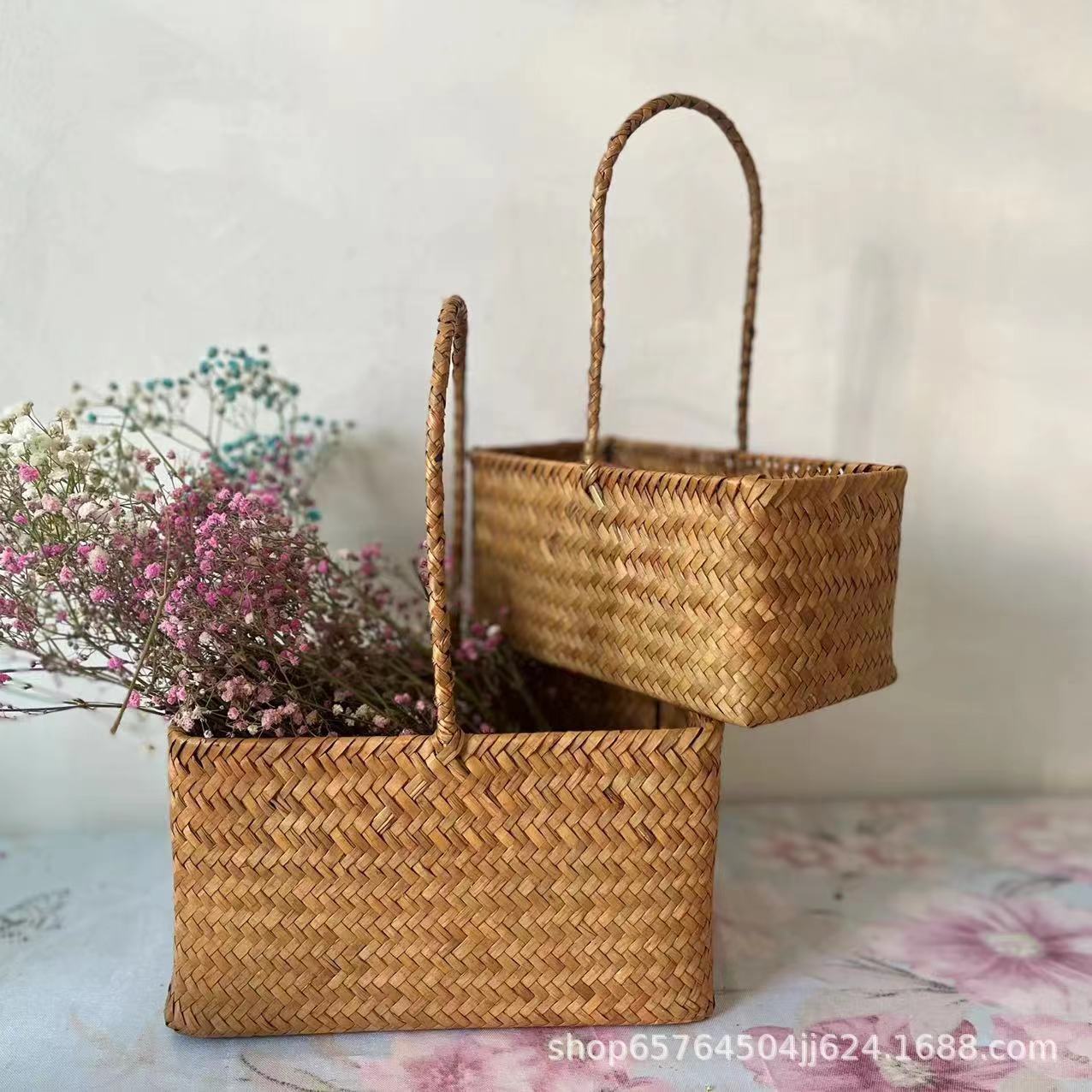 Straw Hand-Held Storage Basket